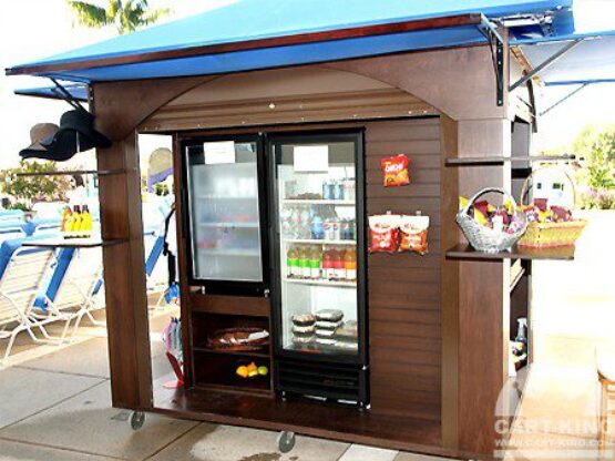 Outdoor food vendor with Wheels