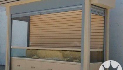 wall-glass-display-kiosk
